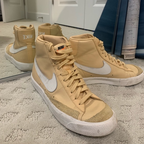 Nike Blazer Mid 77 Womens - Picture 2 of 3